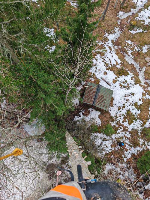 Kiipeilykaato rakennusten läheltä